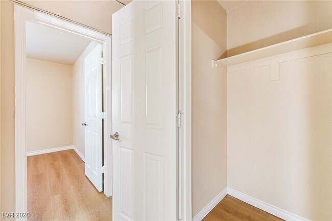 Building Photo - 5121 River Glen Dr