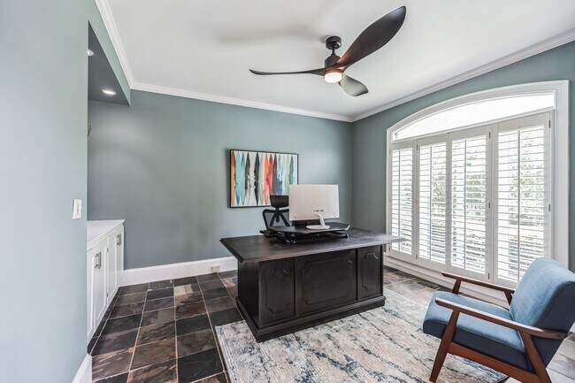 Office on main level - 510 Newburgh Way