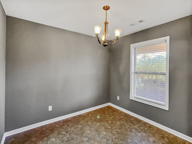 Building Photo - Available August 6th!!! Recently Updated 3...
