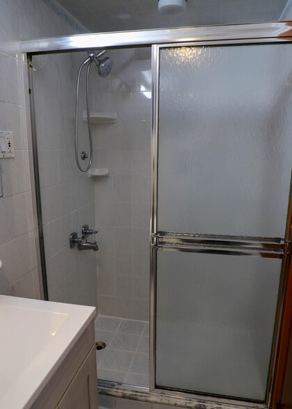 Building Photo - 15 Bleecker St