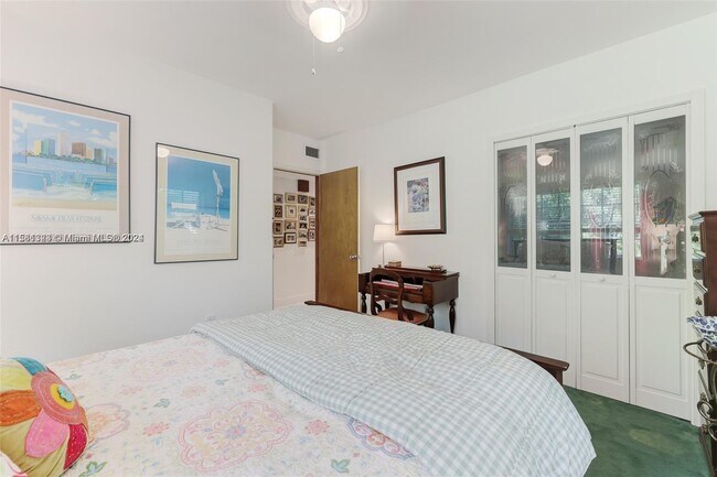 Building Photo - 7548 SW 58th Ave