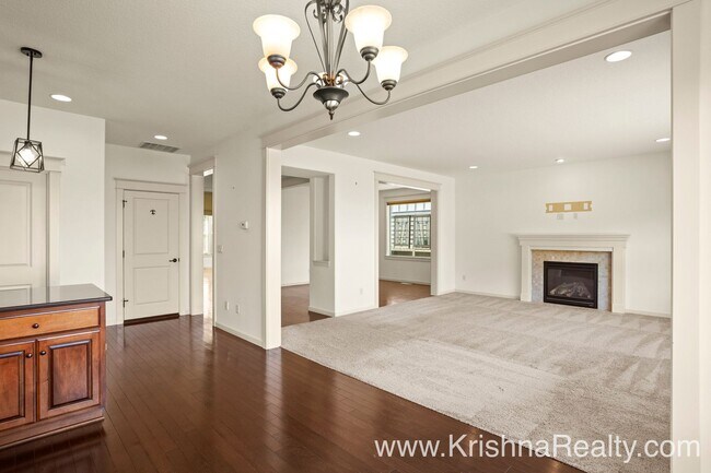 Building Photo - Stunning 4 BD* 2.5 BA* Single Family Home ...