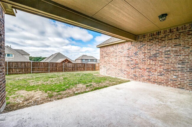 Building Photo - Immaculate 2-Story Home in the Hills of Windridge – Fort Worth!