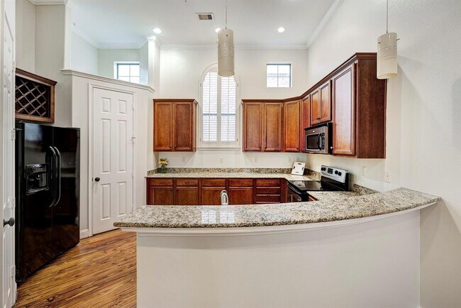 Building Photo - 2346 Camden Dr