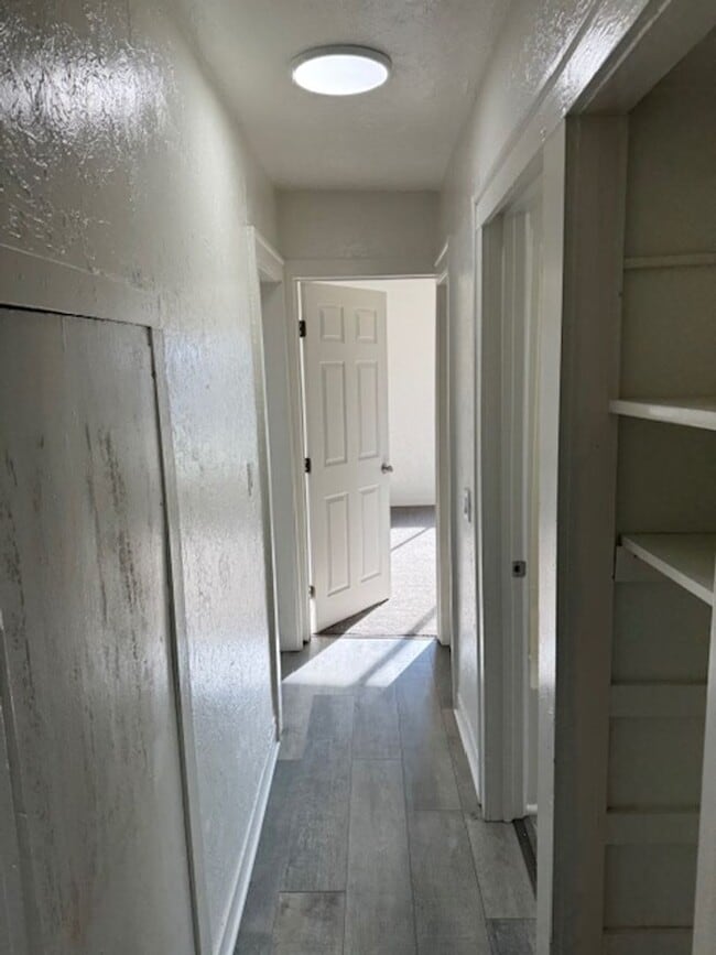 Building Photo - COZY CLASSIC HOME WITH FRESH UPDATES AND BUILT-INS