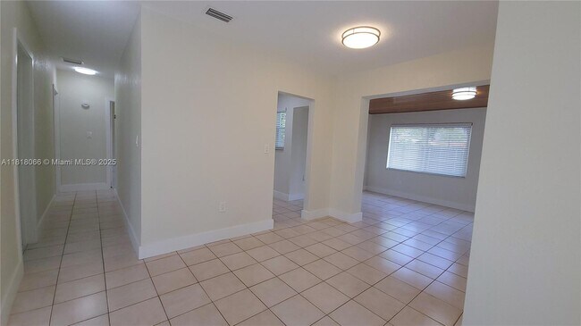 Building Photo - 7410 SW 37th St