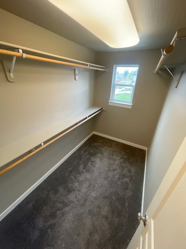 Building Photo - Beautiful 3 Bedroom on Large Corner Lot!