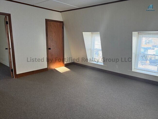 Building Photo - 825 Plymouth Ave