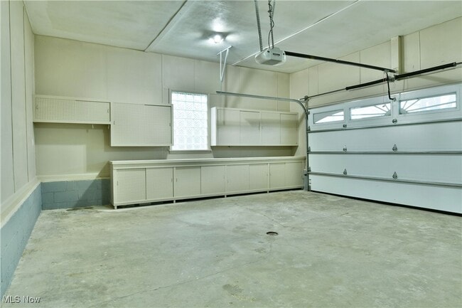 Building Photo - 9190 Warren Painsville