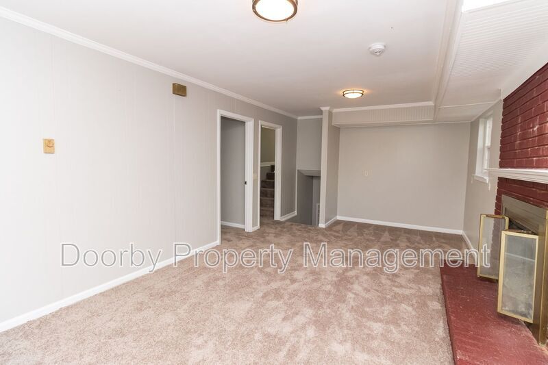 Building Photo - 6619 Fairview Rd