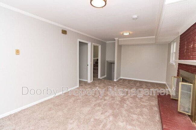 Building Photo - 6619 Fairview Rd