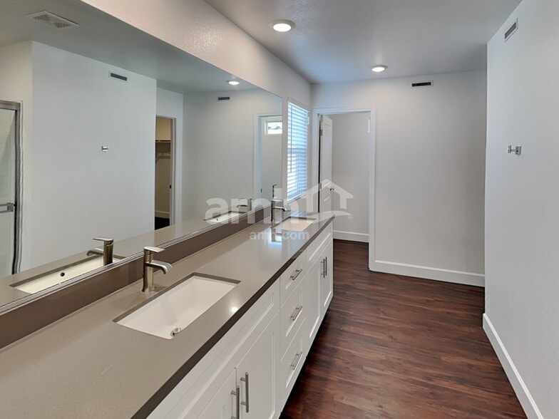 Building Photo - 8818 Tiger Tooth Ave