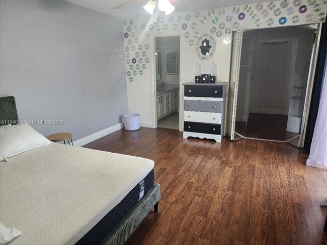 Building Photo - 2556 Lakeview Ct