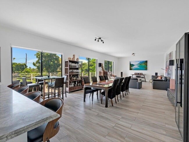 Building Photo - 273 W Seaview Dr