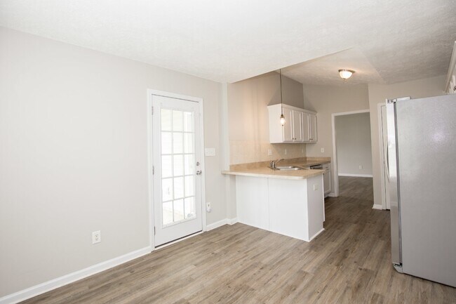 Building Photo - Charming 3 Bed, 2 Bath Rental Home in Raeford, NC - Don't Miss Out!