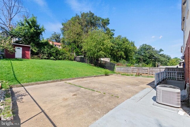 Building Photo - 4816 Woodlawn Dr