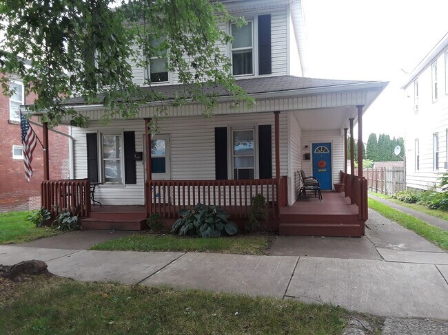 Building Photo - 416 E 3rd St