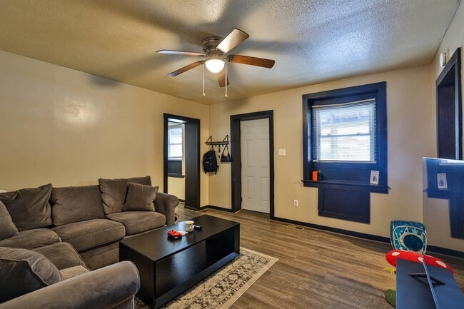 Building Photo - 142 4th Ave