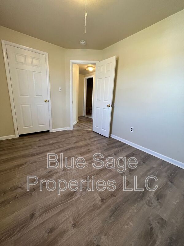 Building Photo - 1010 Yates Ave