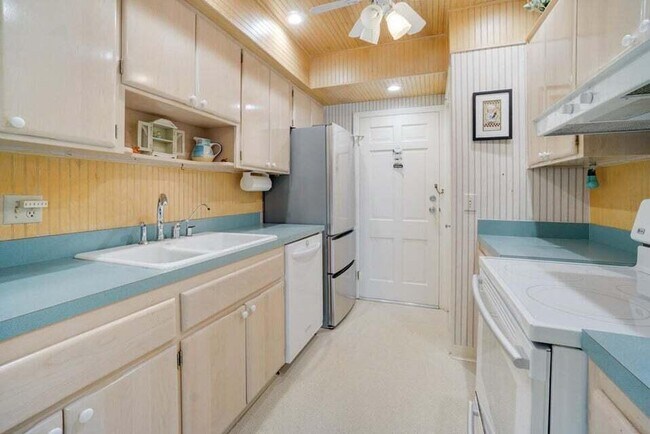 Building Photo - 475 Tequesta Dr