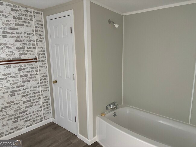 Building Photo - 266 Spring Lake Dr