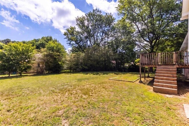 Building Photo - 2250 Ridge Forest Dr