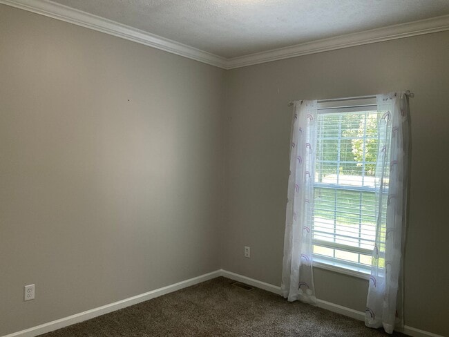 Building Photo - 173 Cowell Ln