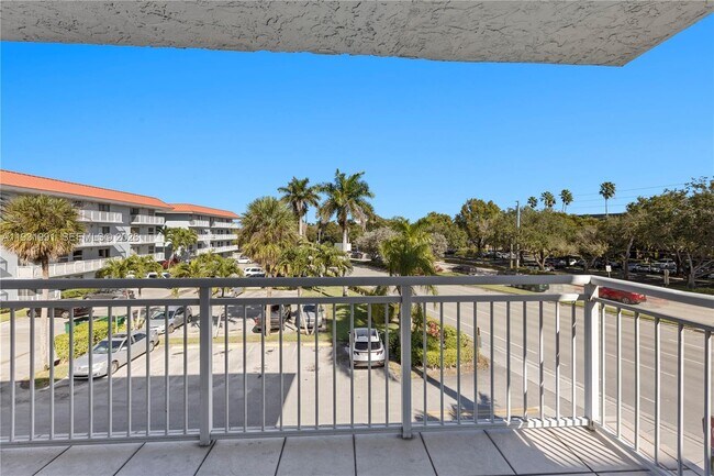 Building Photo - 455 S Pine Island Rd