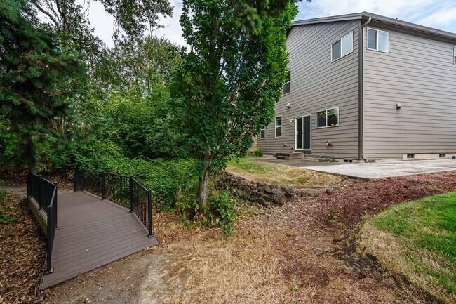 Building Photo - $500 Move In Special  4 Bedroom 2.5 Bath New Carpet and Fresh Paint