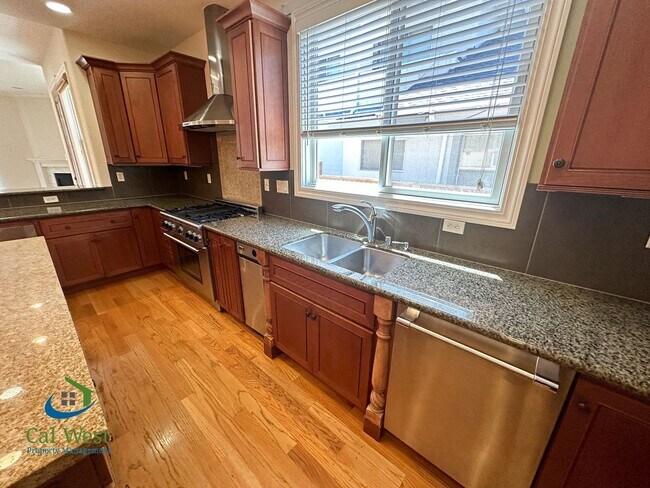 Building Photo - $7995 - Executive 4 bed, 3 full bath, Palo...