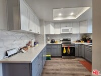 Building Photo - 601 S Van Ness Ave