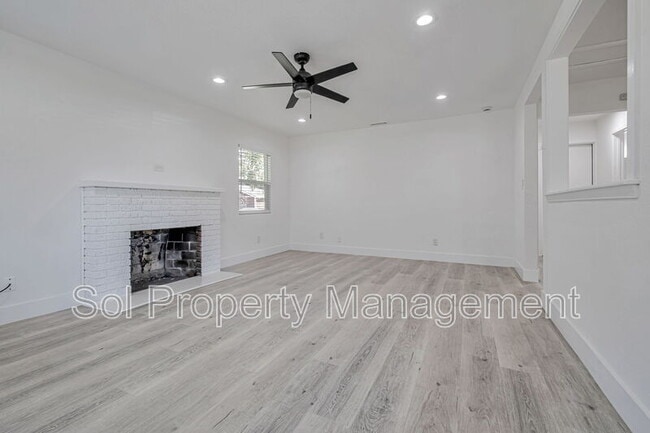 Building Photo - 822 Eaton St