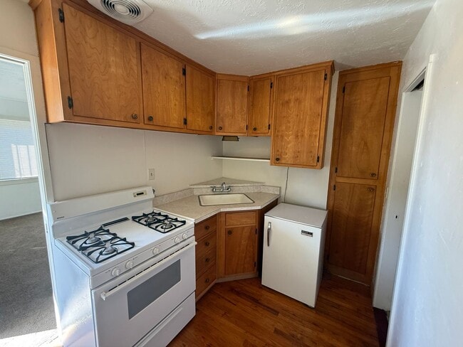 Building Photo - Studio Apartment with on-site Storage