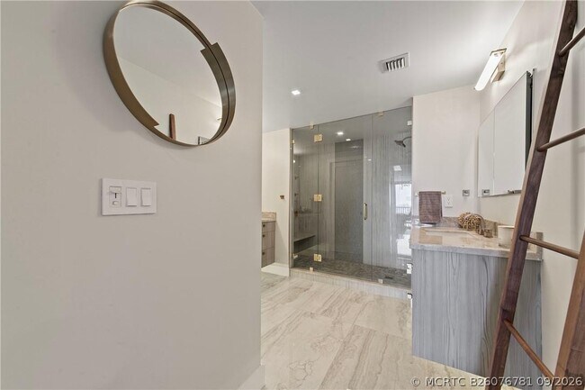 Building Photo - 2200 S Ocean Ln