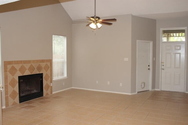 Building Photo - 2208 Quiet Wood Dr