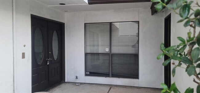 Building Photo - 7655 S Braeswood Blvd