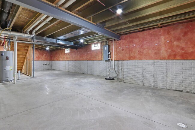 Building Photo - 578 Tallman St
