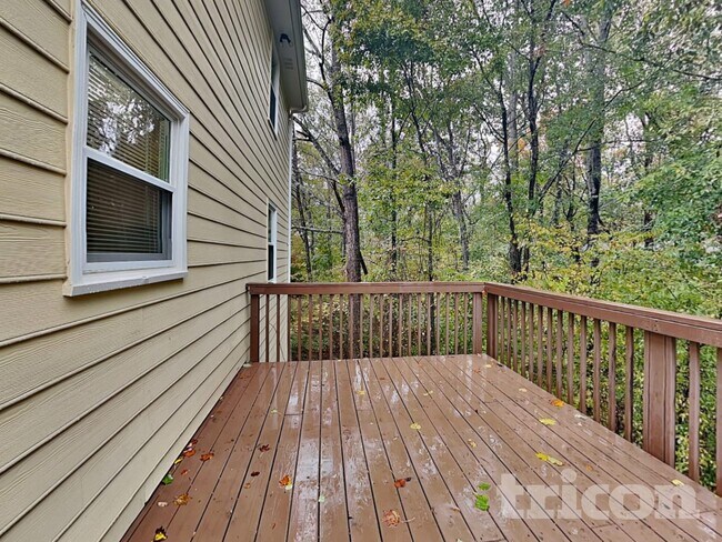 Building Photo - 1925 Sidneys Cove