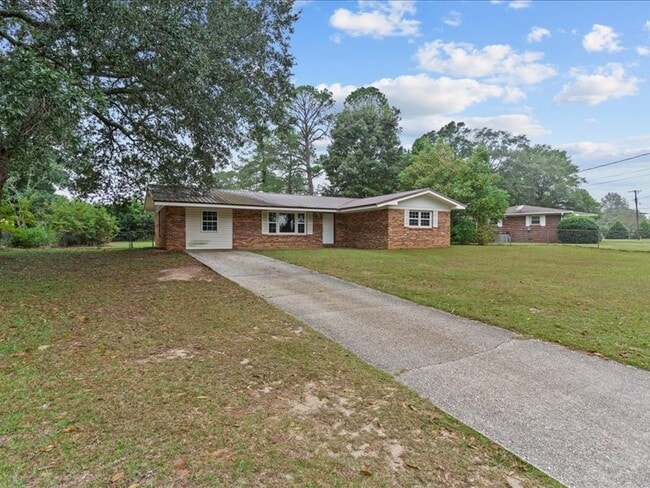 Building Photo - 302 Cedar Dr