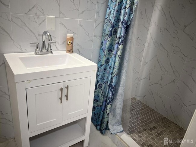 Building Photo - 30 Cypress St