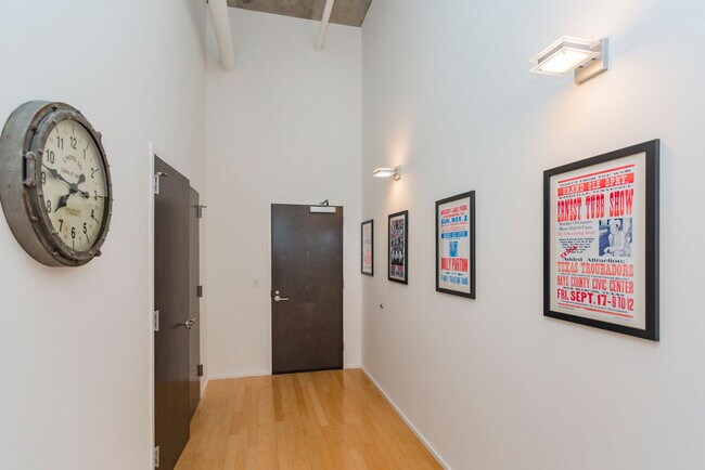 Building Photo - 2115 Yeaman Pl