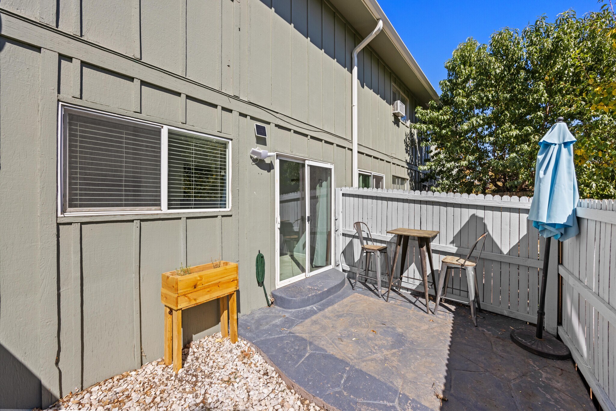 Building Photo - 1615 Cottonwood Dr