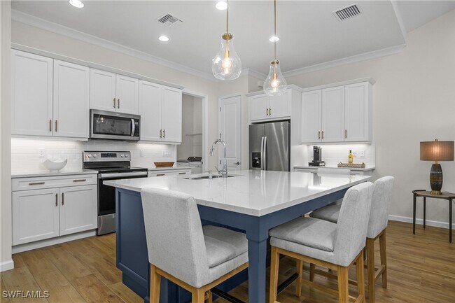 Building Photo - 7285 Saona CT