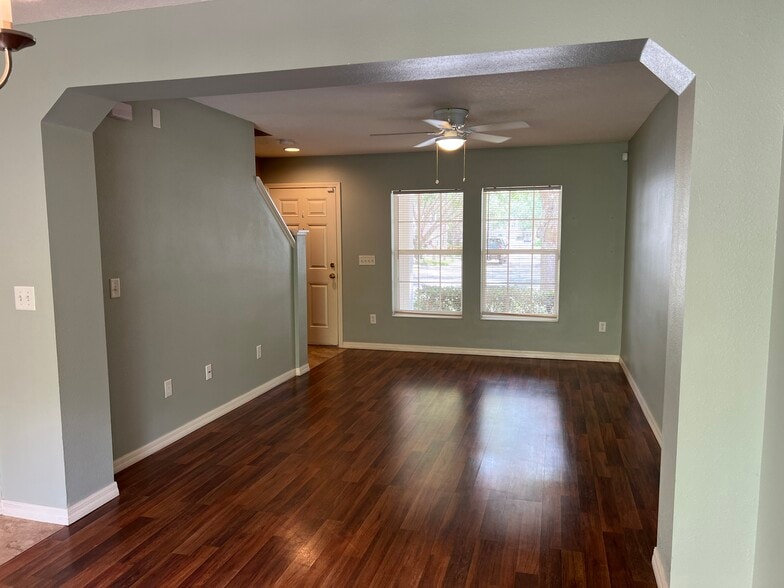 Building Photo - 170 Sawtooth Dr