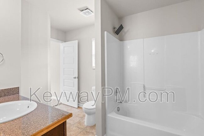 Building Photo - 3013 Spring Creek Dr