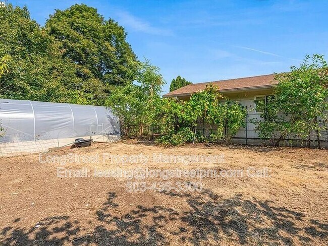 Building Photo - 2915 NE Fremont Dr