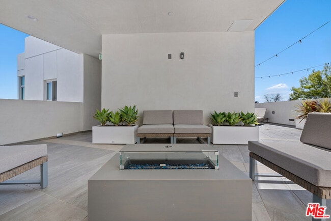 Building Photo - 164 Chestnut St