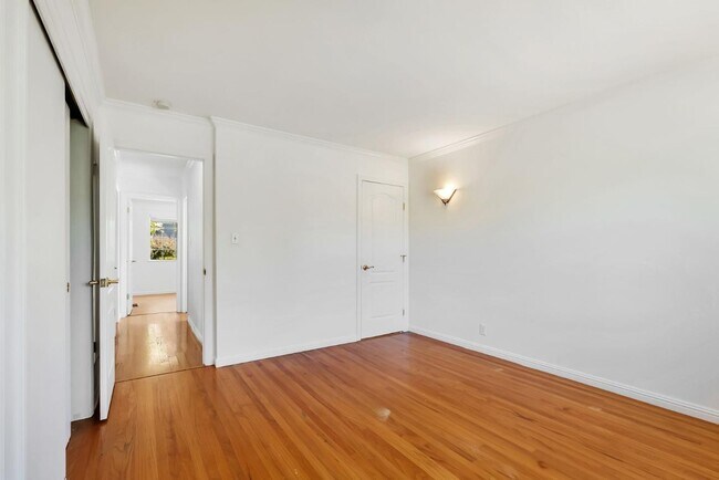 Building Photo - 17 Muth Dr