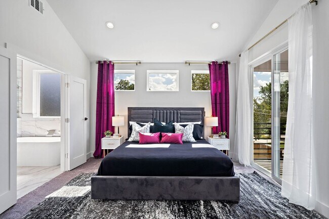 Building Photo - 207 E 38th St