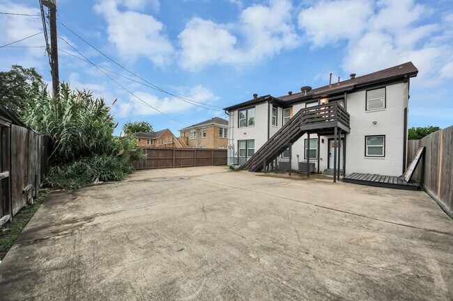 Building Photo - 2905 Cleburne St